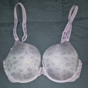 Victoria's Secret Lilac Bra with Silver Patterns